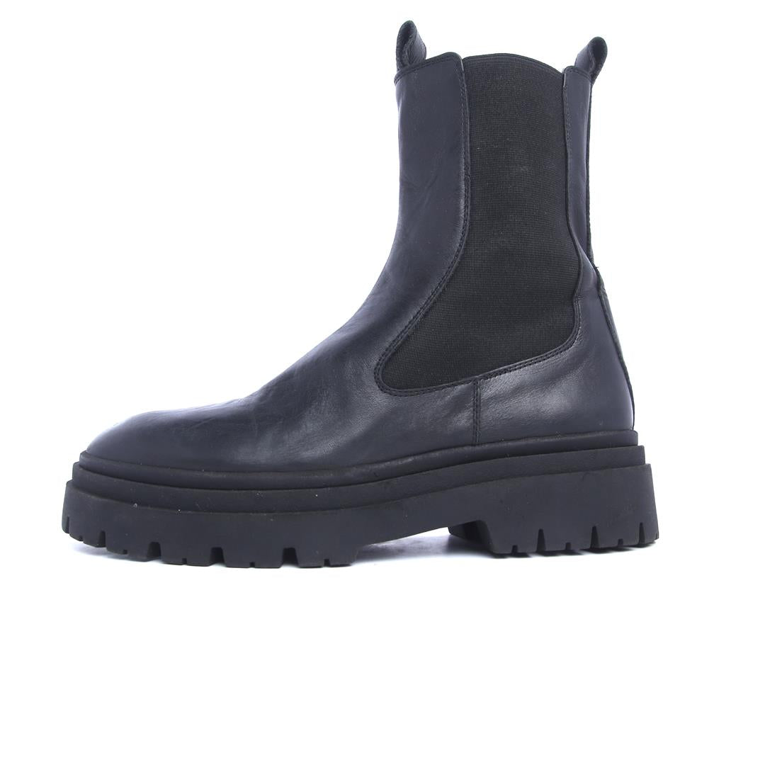 ZARA. .