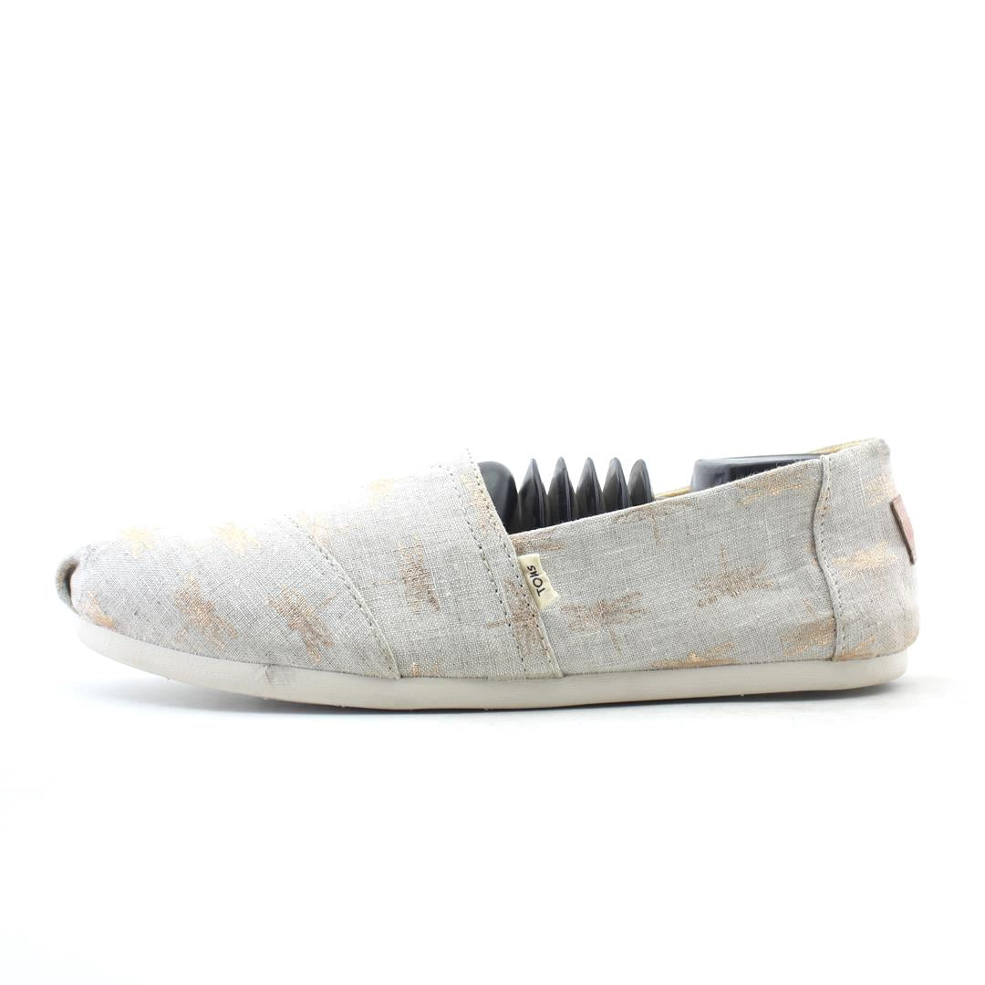 TOMS .