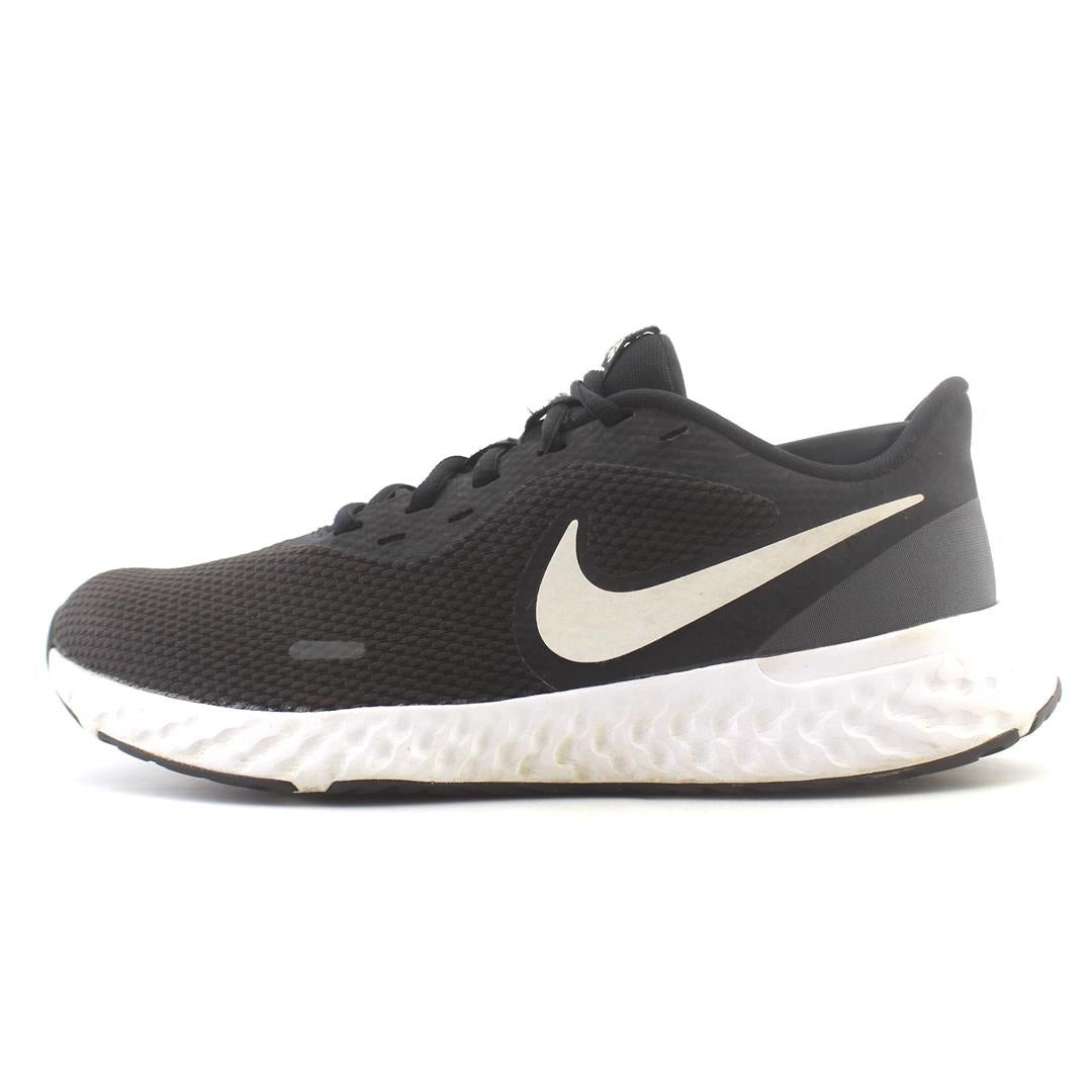 NIKE REVOLUTION 5