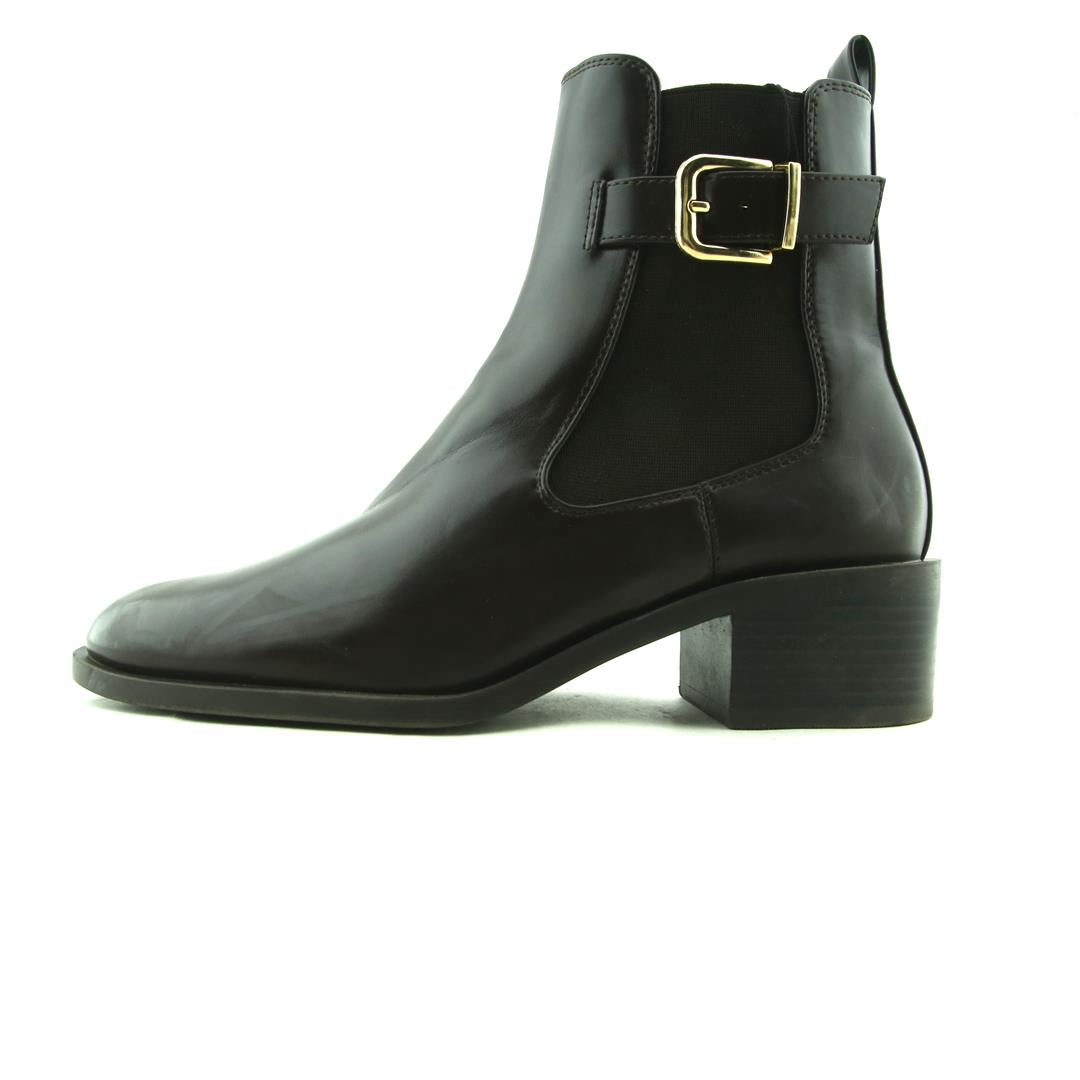 ZARA. .