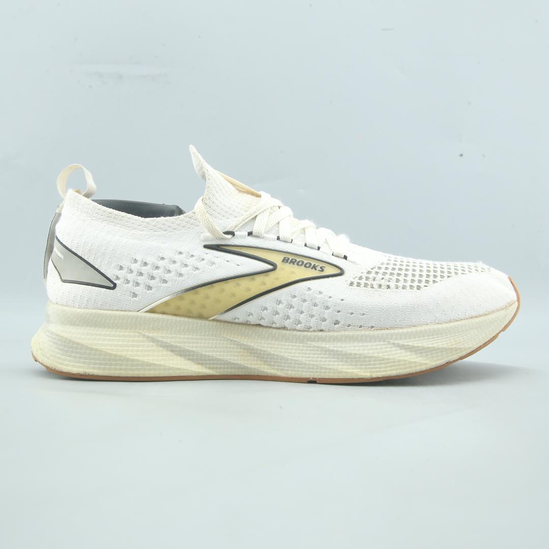 BROOKS LEVITATE 6