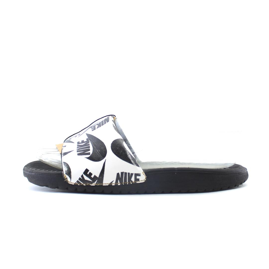 NIKE .