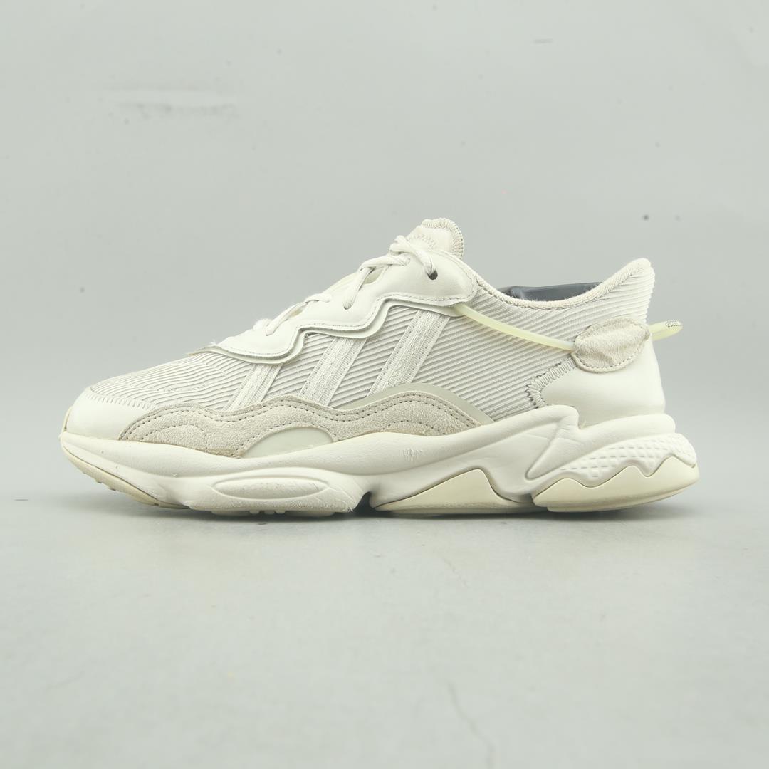 ADIDAS OZWEEGO