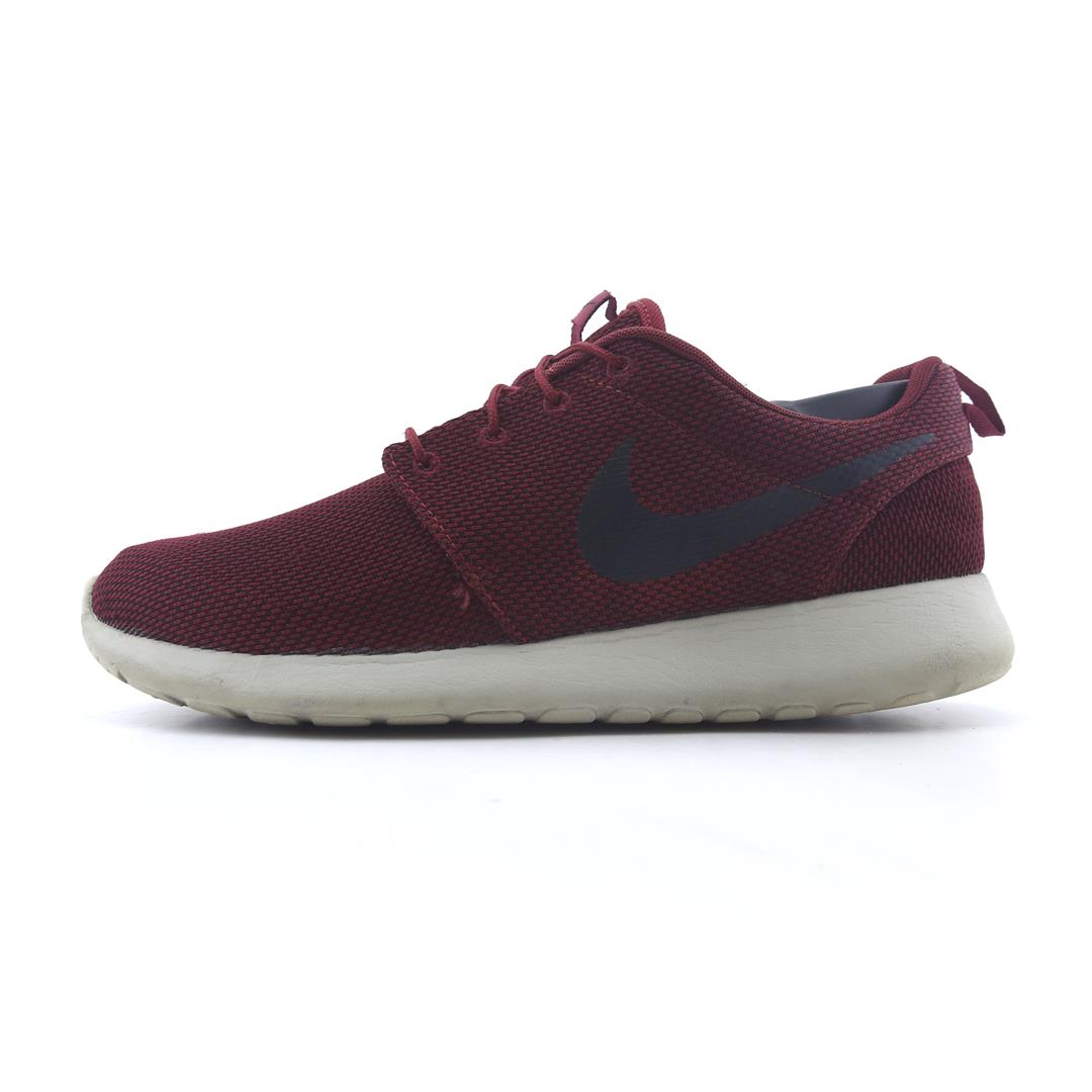 NIKE ROSHE ONE