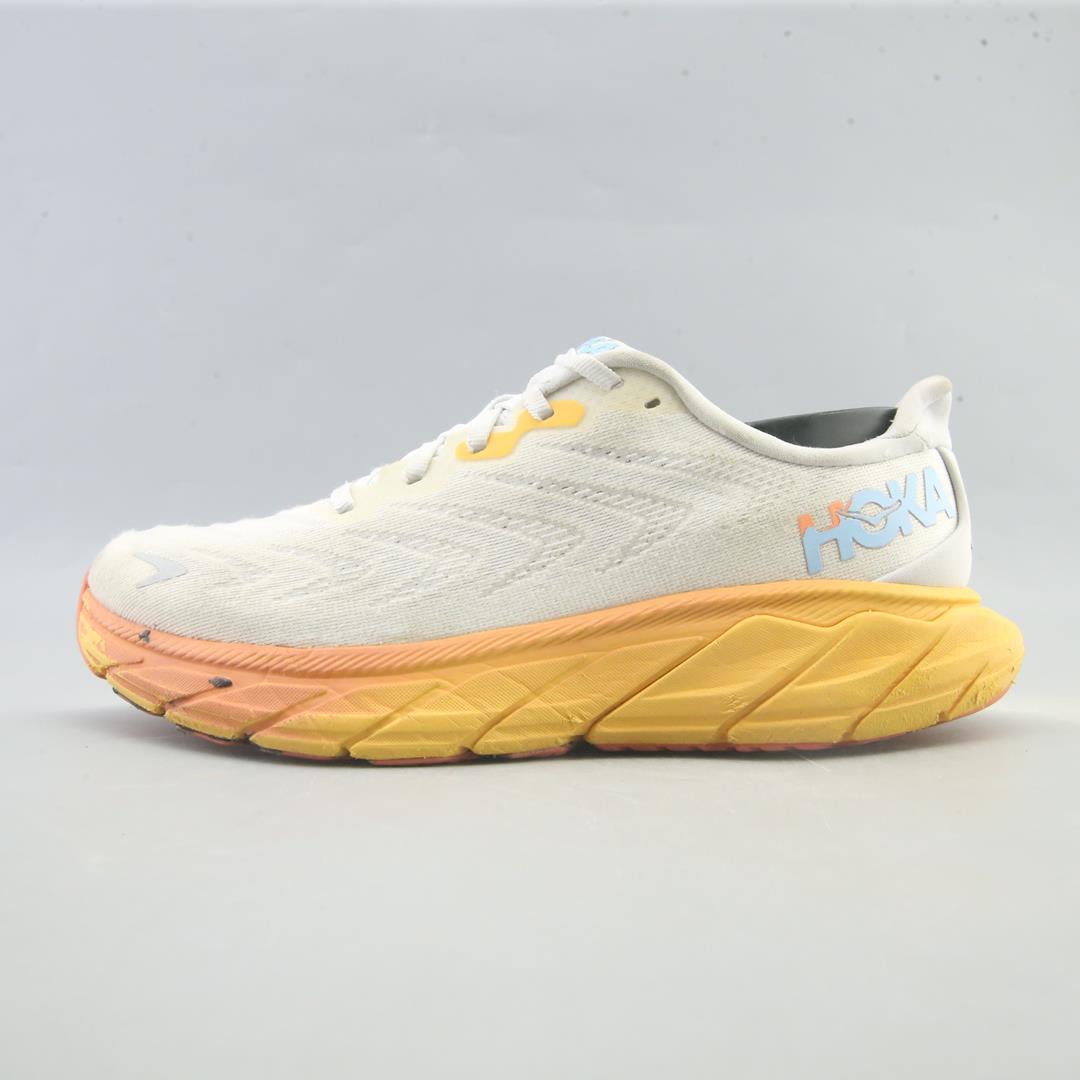 HOKA ONE ONE ARAHI 6