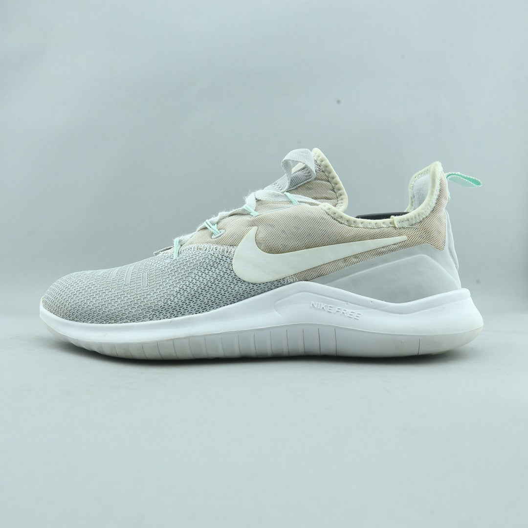 NIKE FREE TR 8