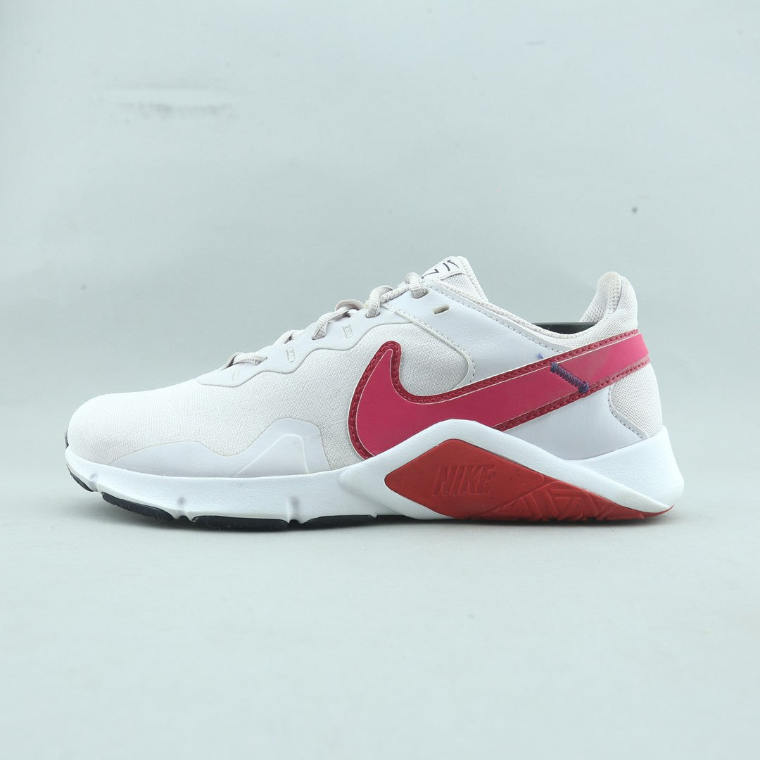 NIKE LEGEND ESSENTIAL 2