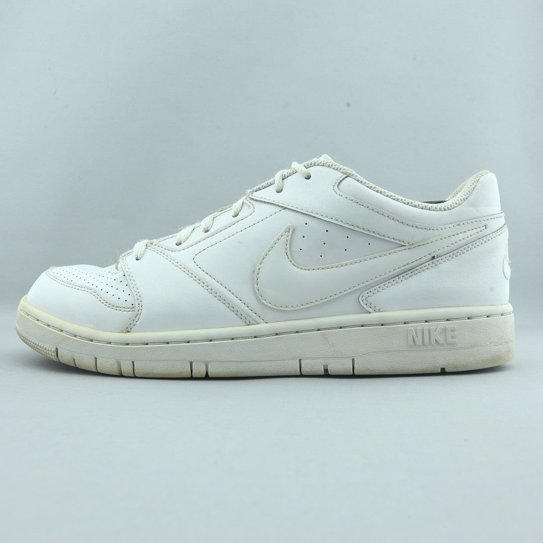 NIKE PRESTIGE IV LOW
