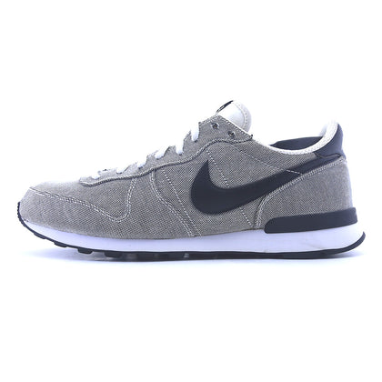 NIKE  INTERNATIONALIST