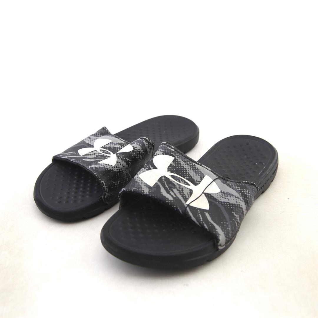 UNDER ARMOUR .