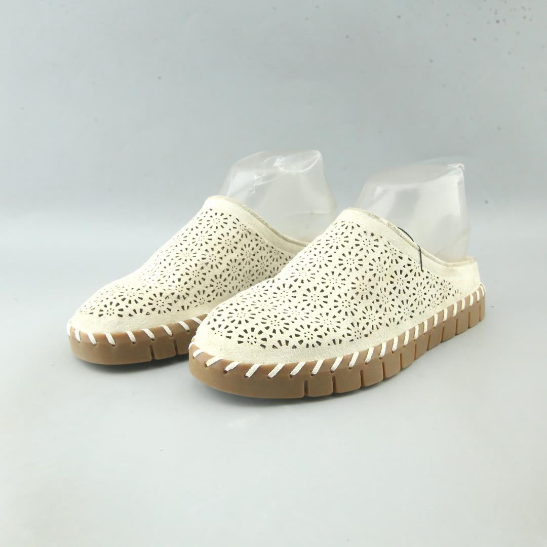 MUK LUKS .