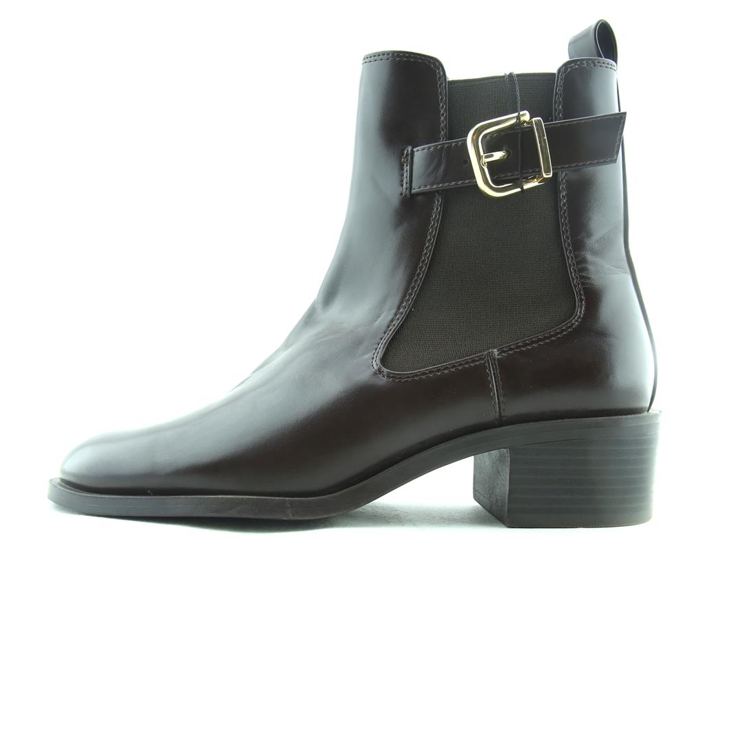 ZARA. .