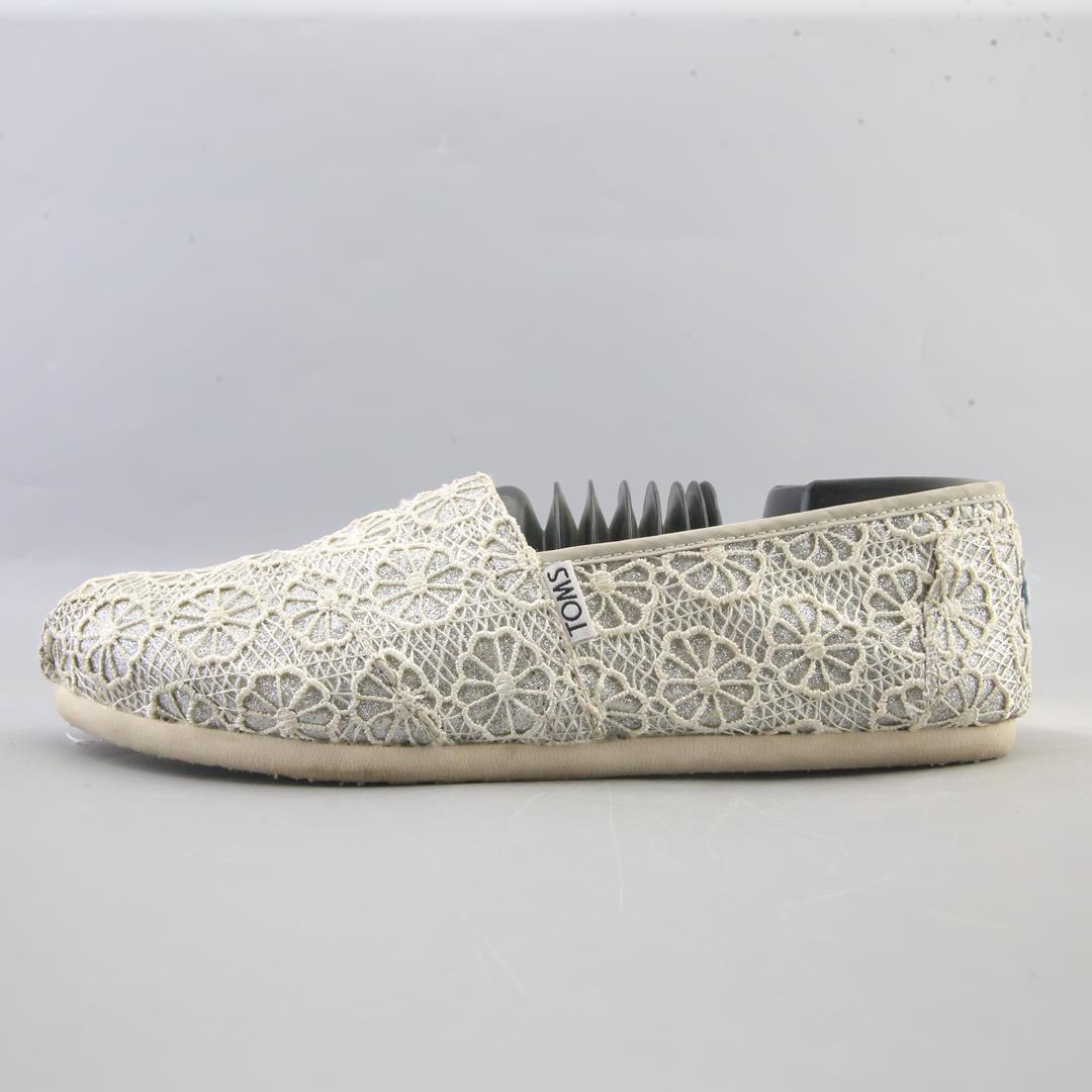 TOMS .