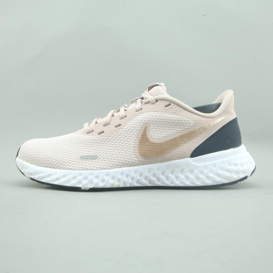 NIKE REVOLUTION 5