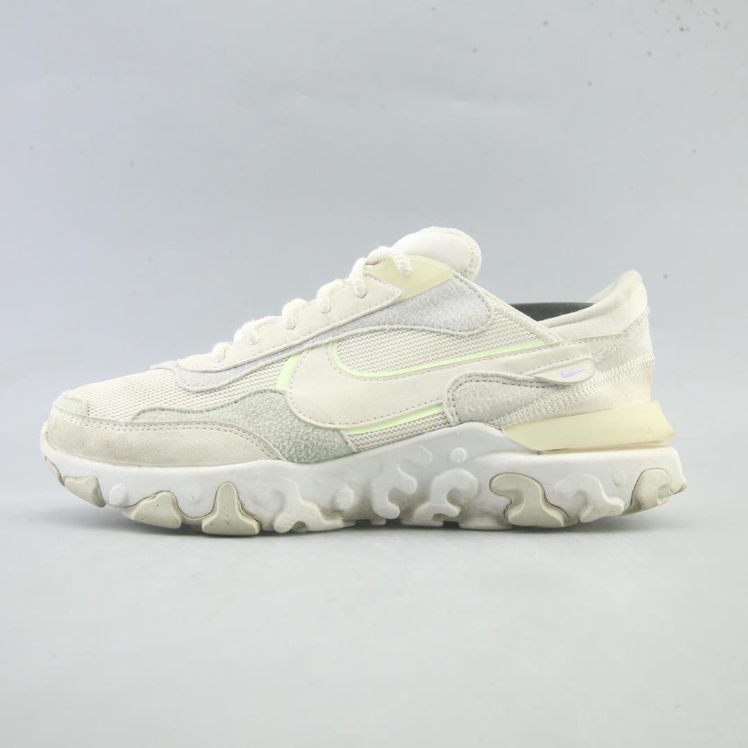NIKE  REACT REVISION