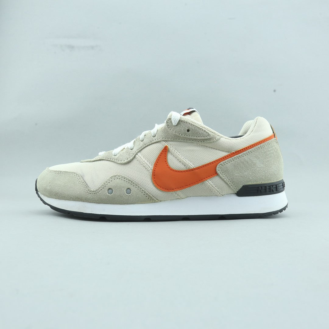 NIKE VENTURE RUNNER