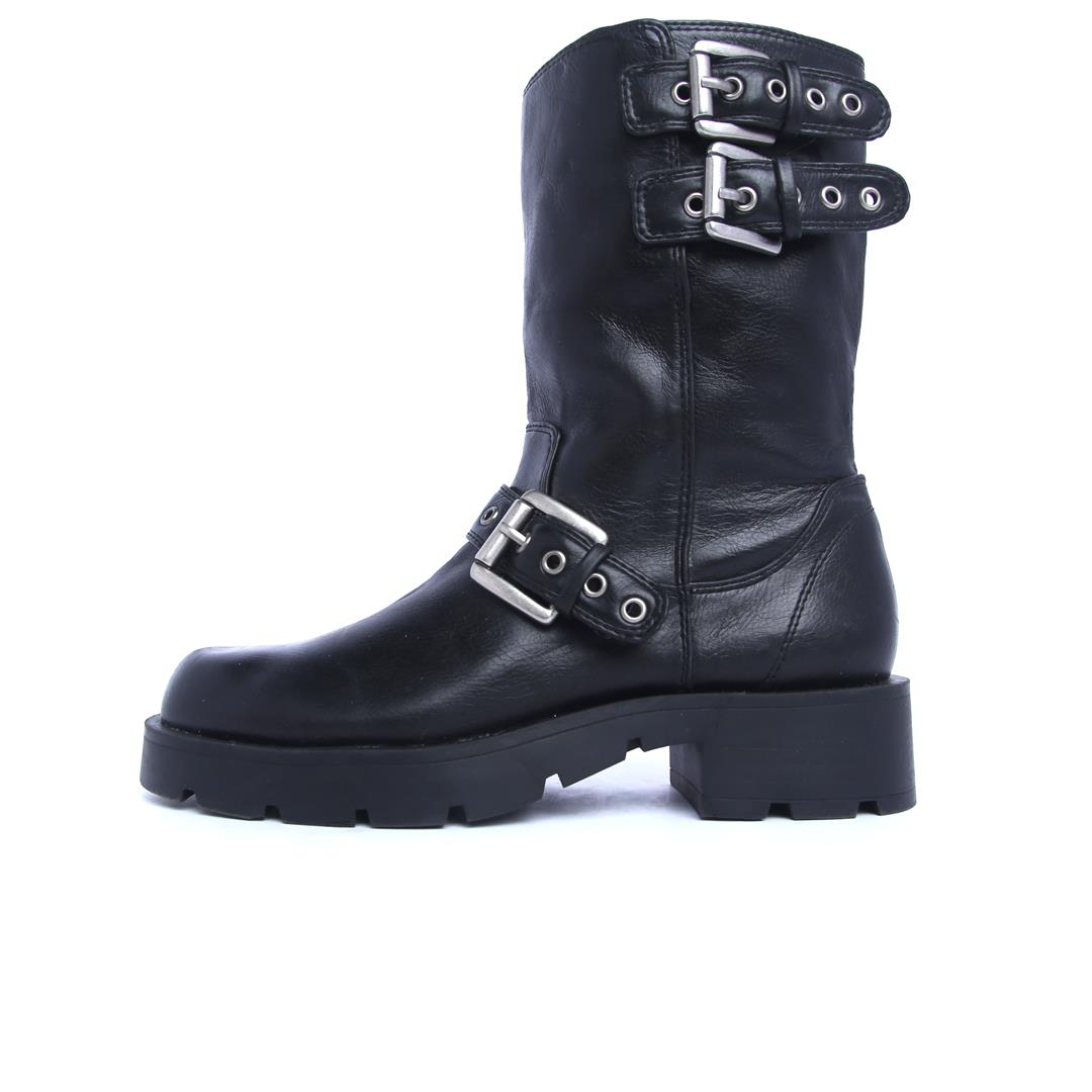 ZARA. .