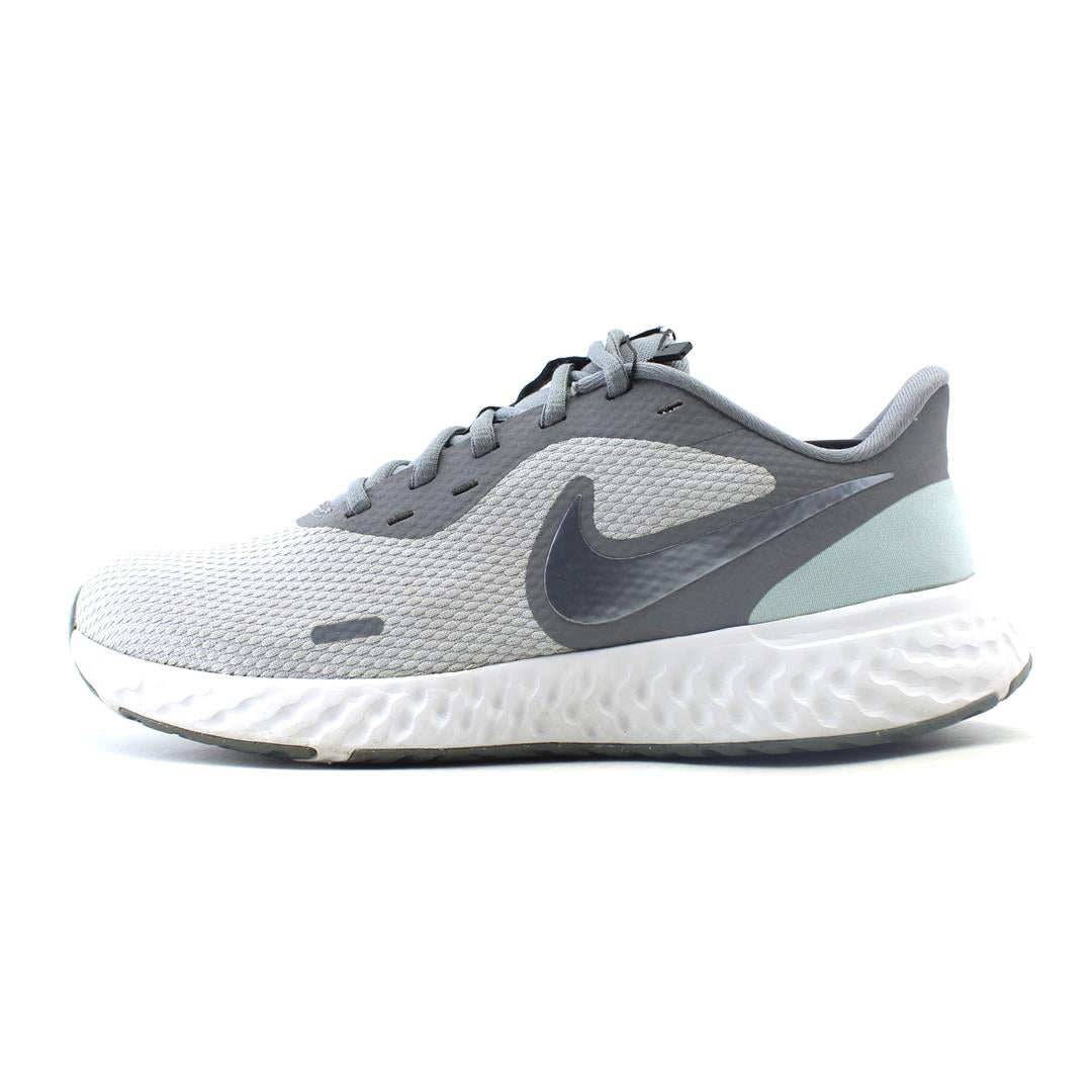 NIKE REVOLUTION 5