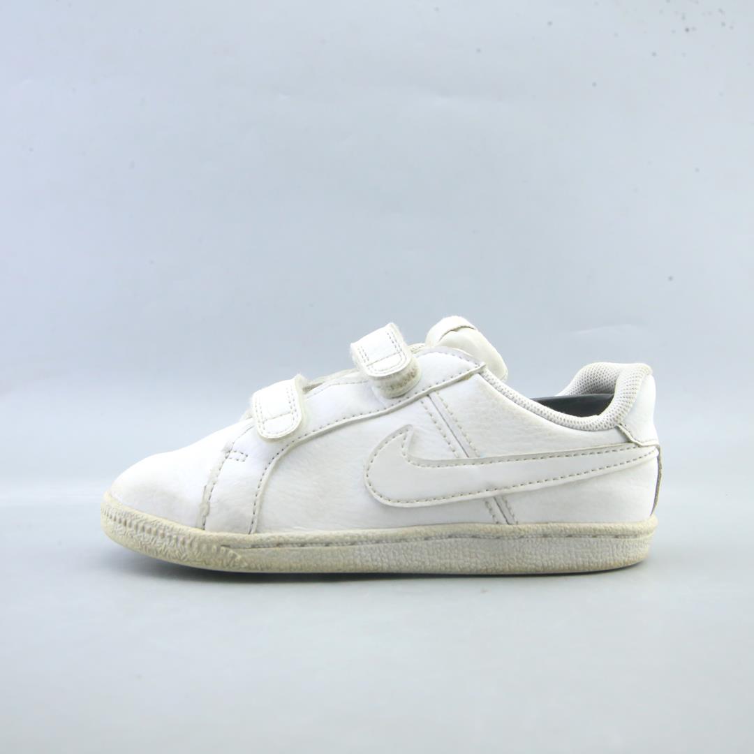 NIKE  COURT ROYALE