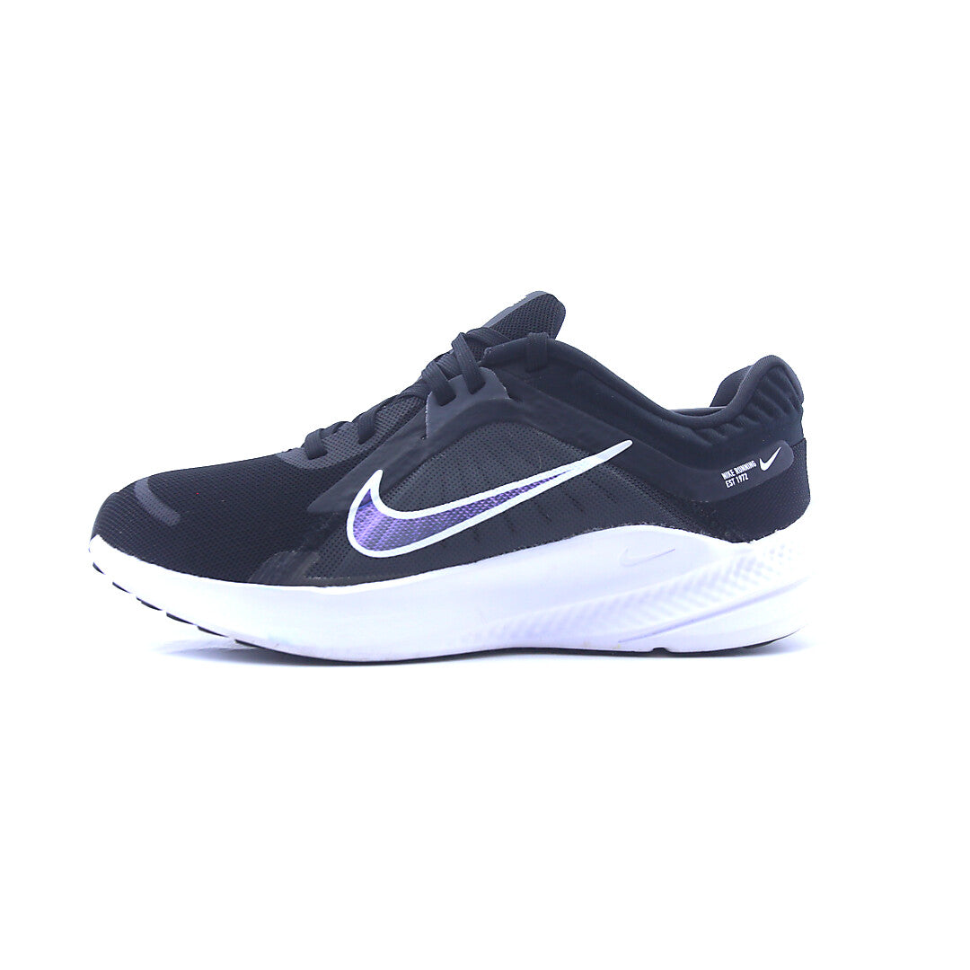 NIKE QUEST 5