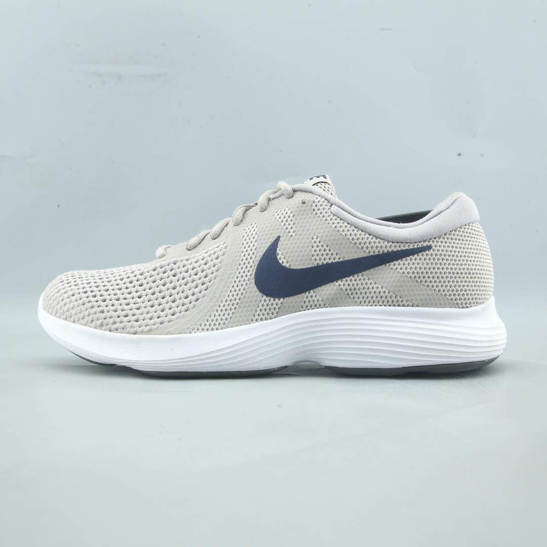 NIKE REVOLUTION 4