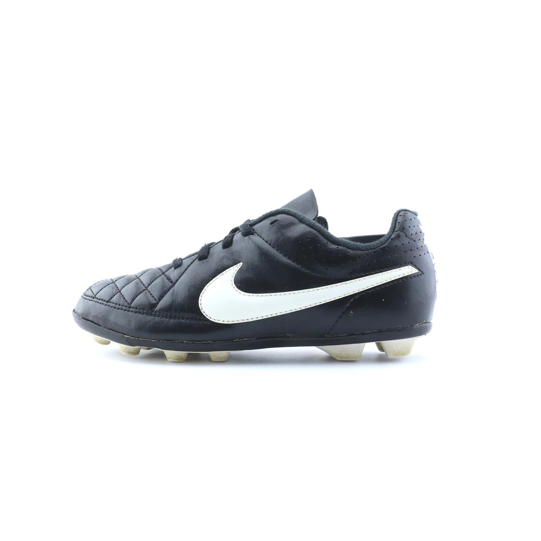 NIKE TIEMPO