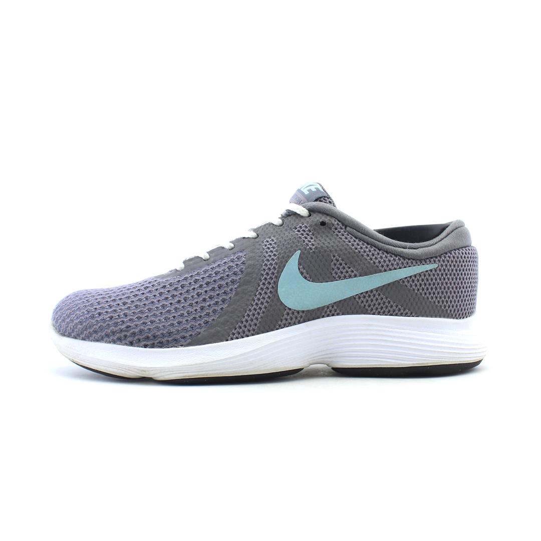 NIKE REVOLUTION 4
