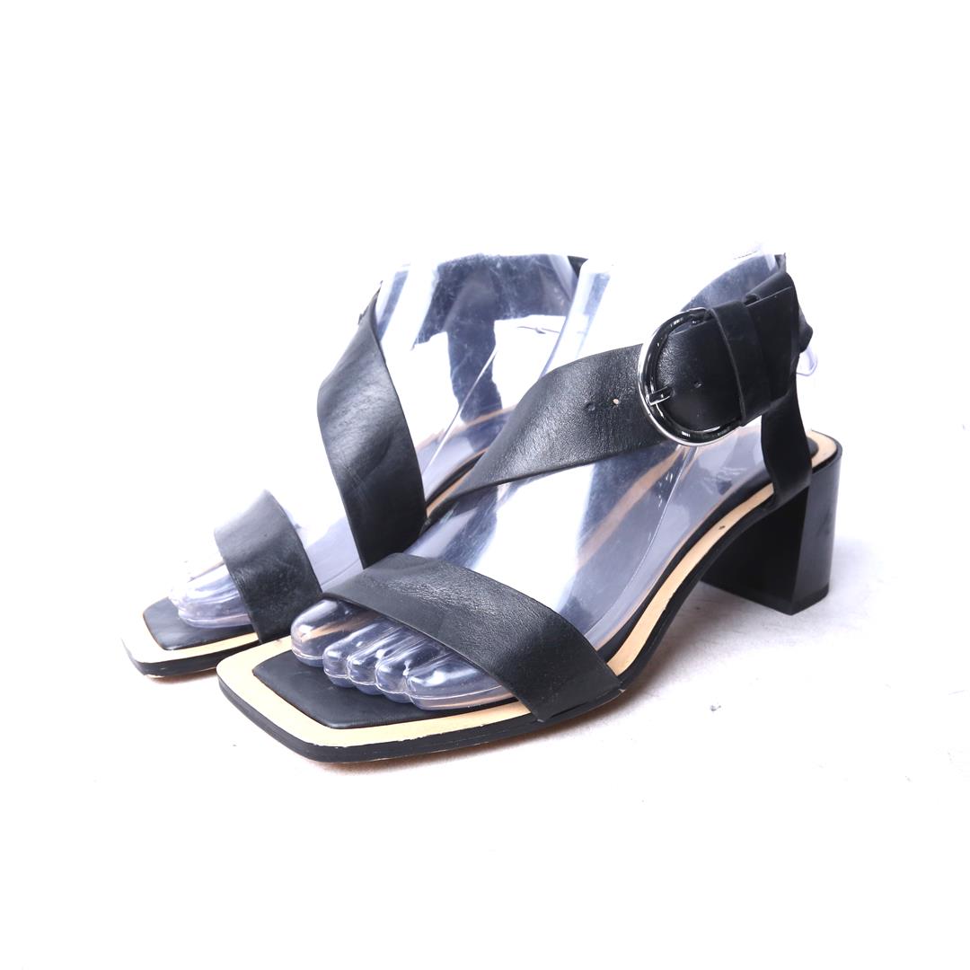 ZARA. .