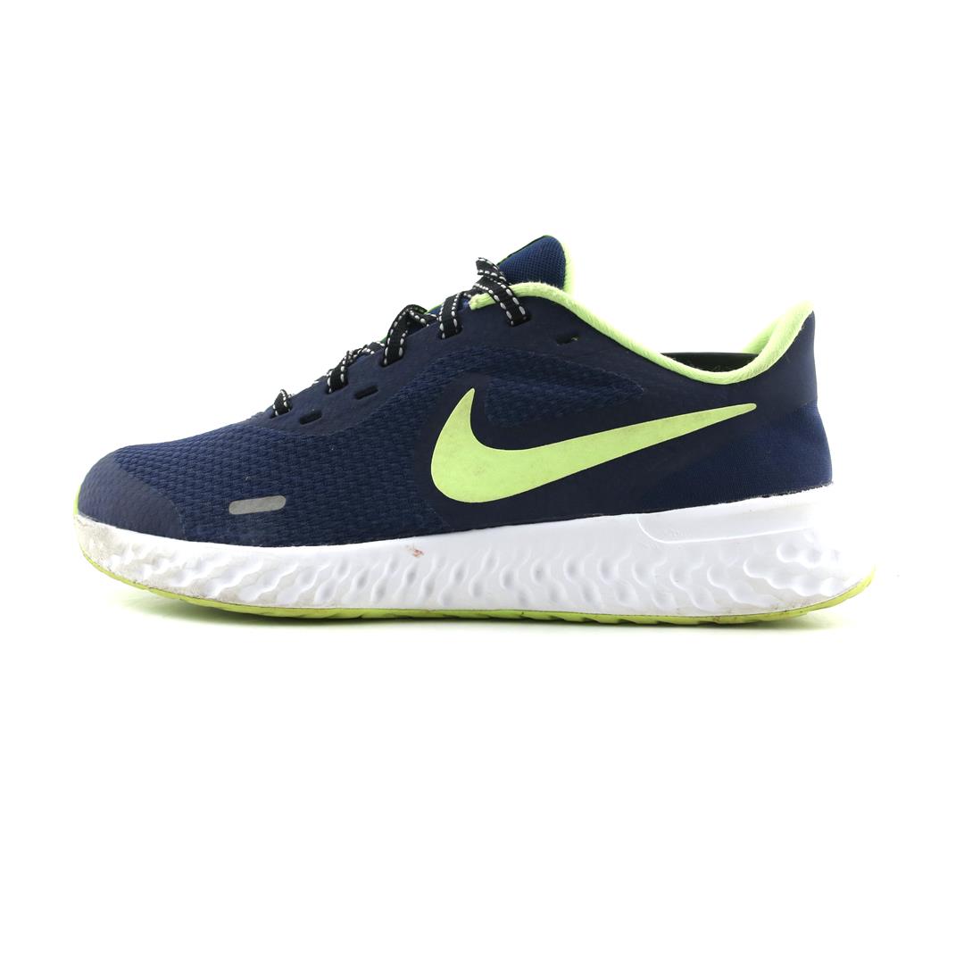 NIKE REVOLUTION 5