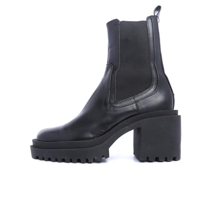 ZARA. .
