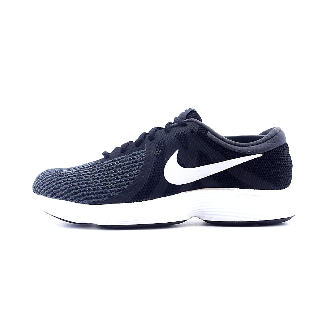 NIKE REVOLUTION 4