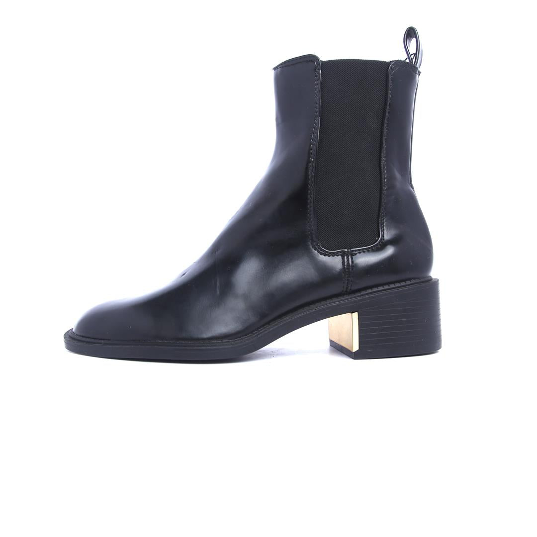 ZARA. .