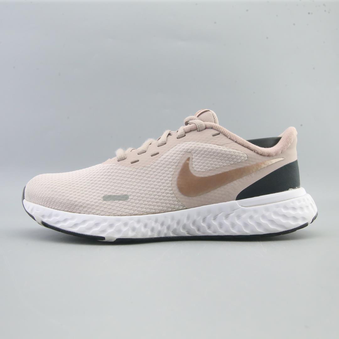NIKE REVOLUTION 5