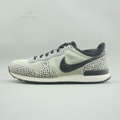 NIKE  INTERNATIONALIST