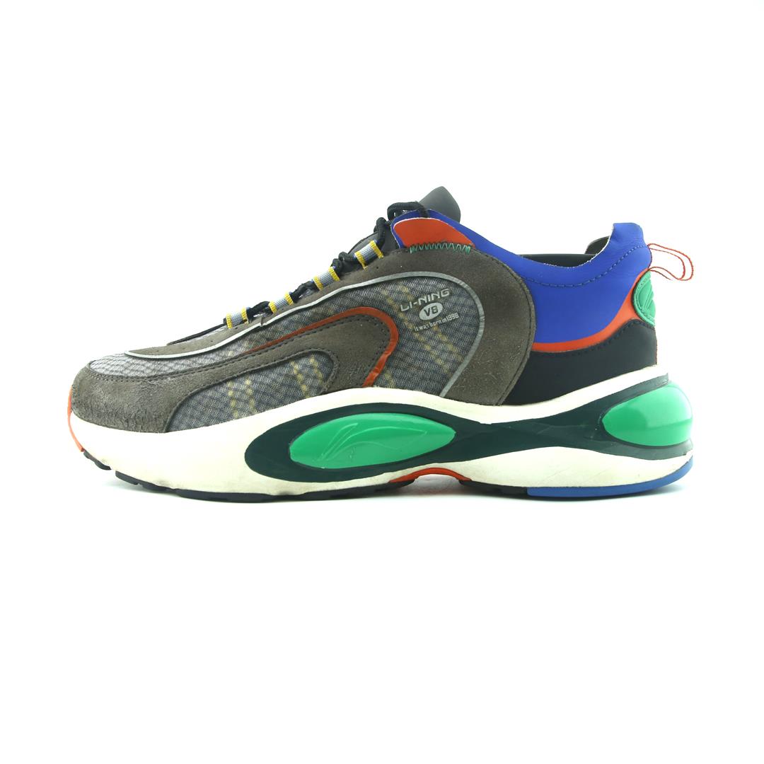 LI-NING V8