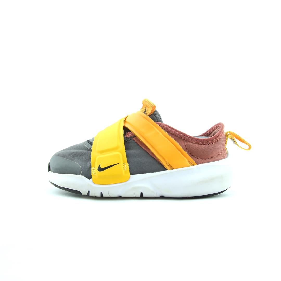 NIKE FLEX ADVANCE