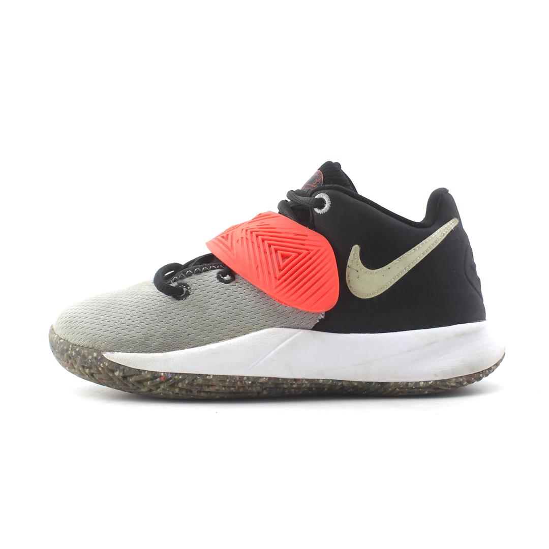 NIKE KYRIE FLYTRAP 3