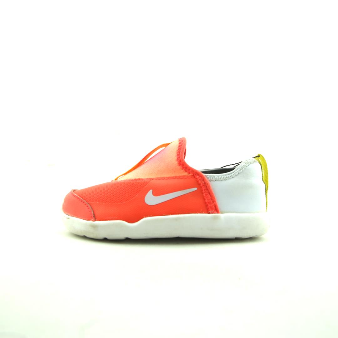 NIKE  SWOOSH BRIGHT