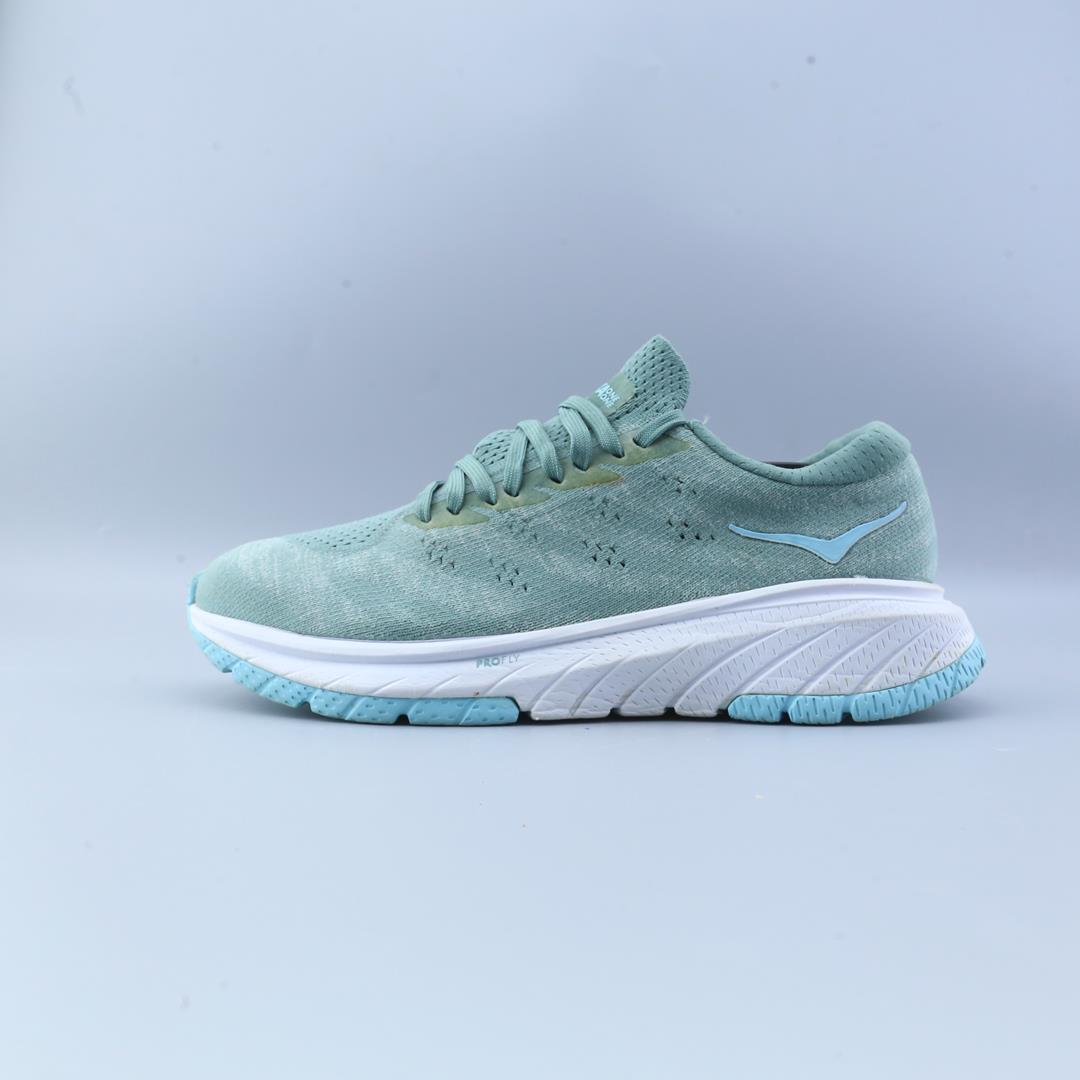 HOKA ONE ONE CAVU 3