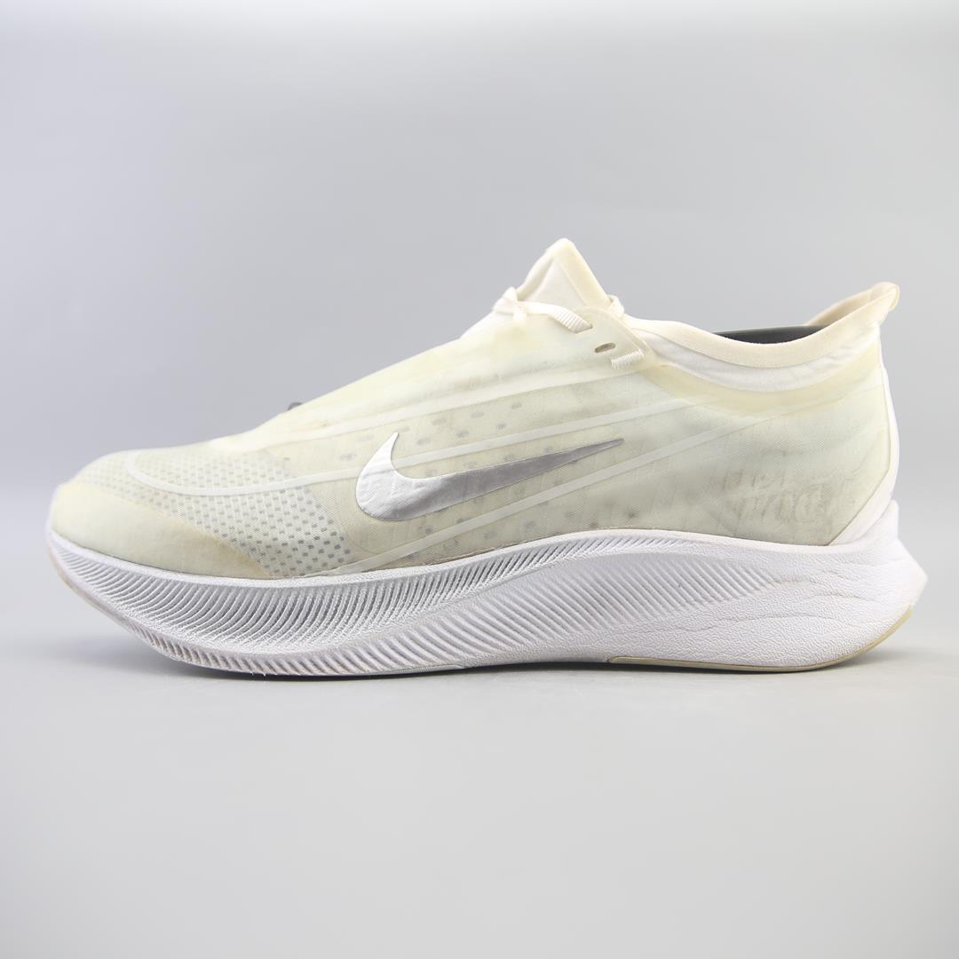 NIKE ZOOM FLY 3