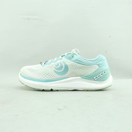 TOPO ATHLETIC ULTRAFLY 4