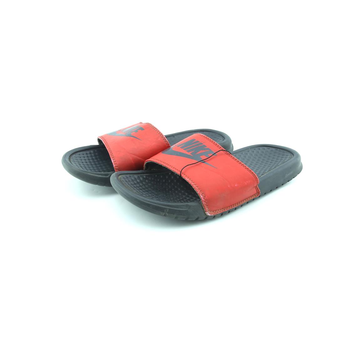 NIKE  BENASSI JDI