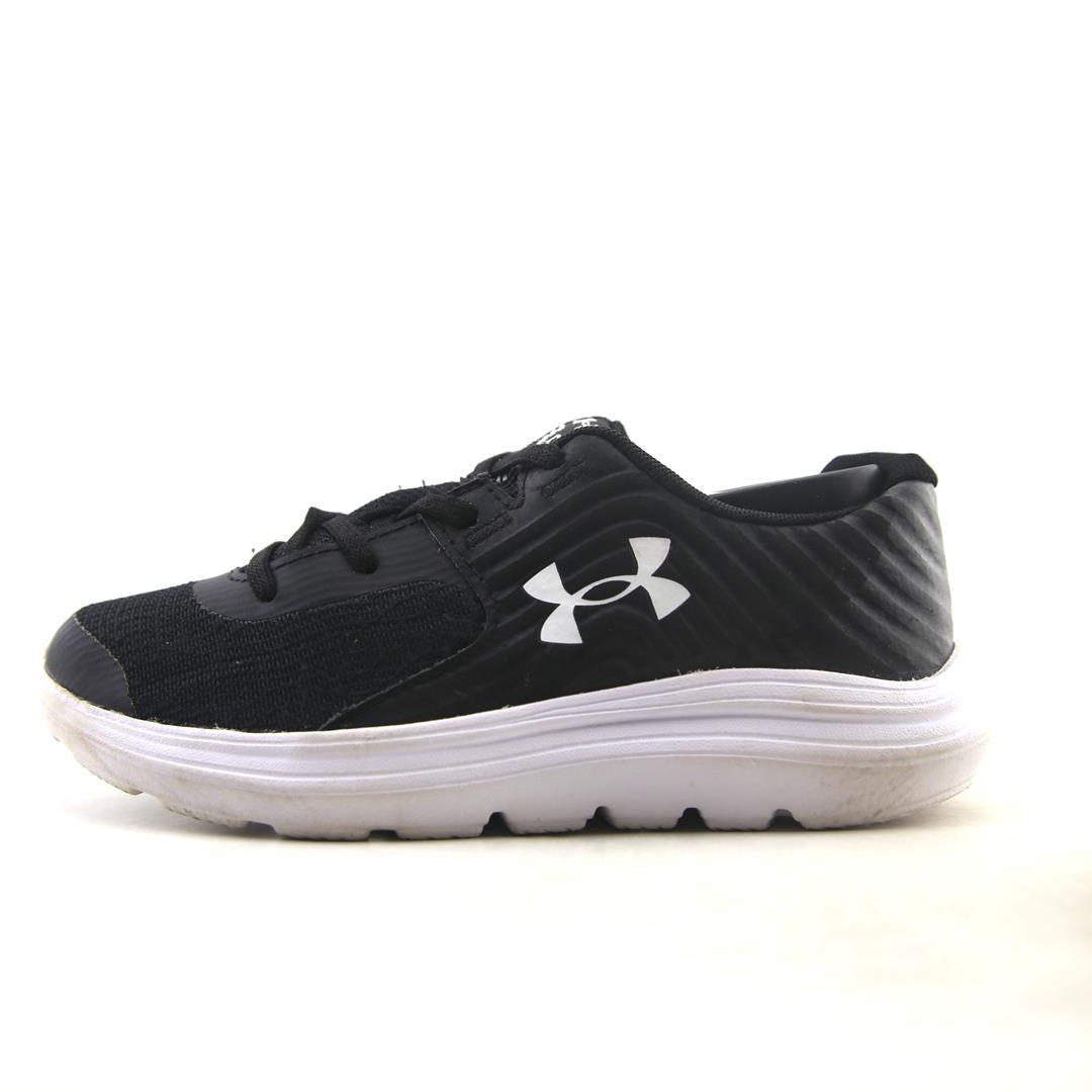 UNDER ARMOUR OUTHUSTLE