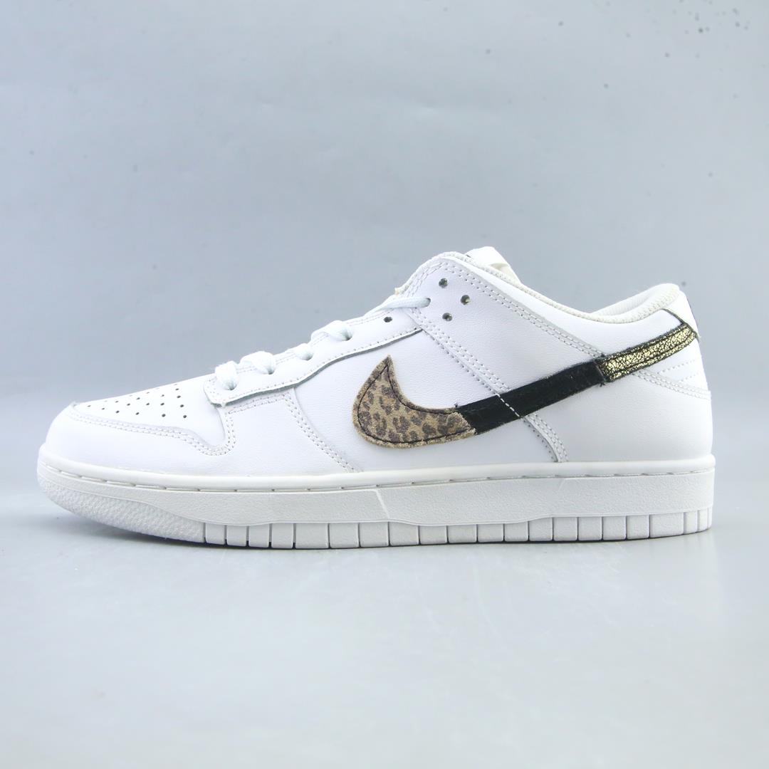 NIKE DUNK LOW SE