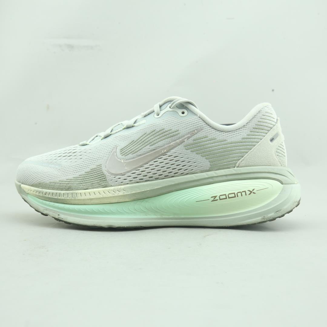 NIKE VOMERO 18