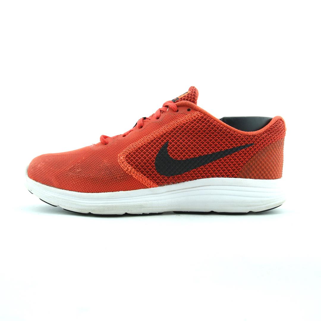 NIKE REVOLUTION 3