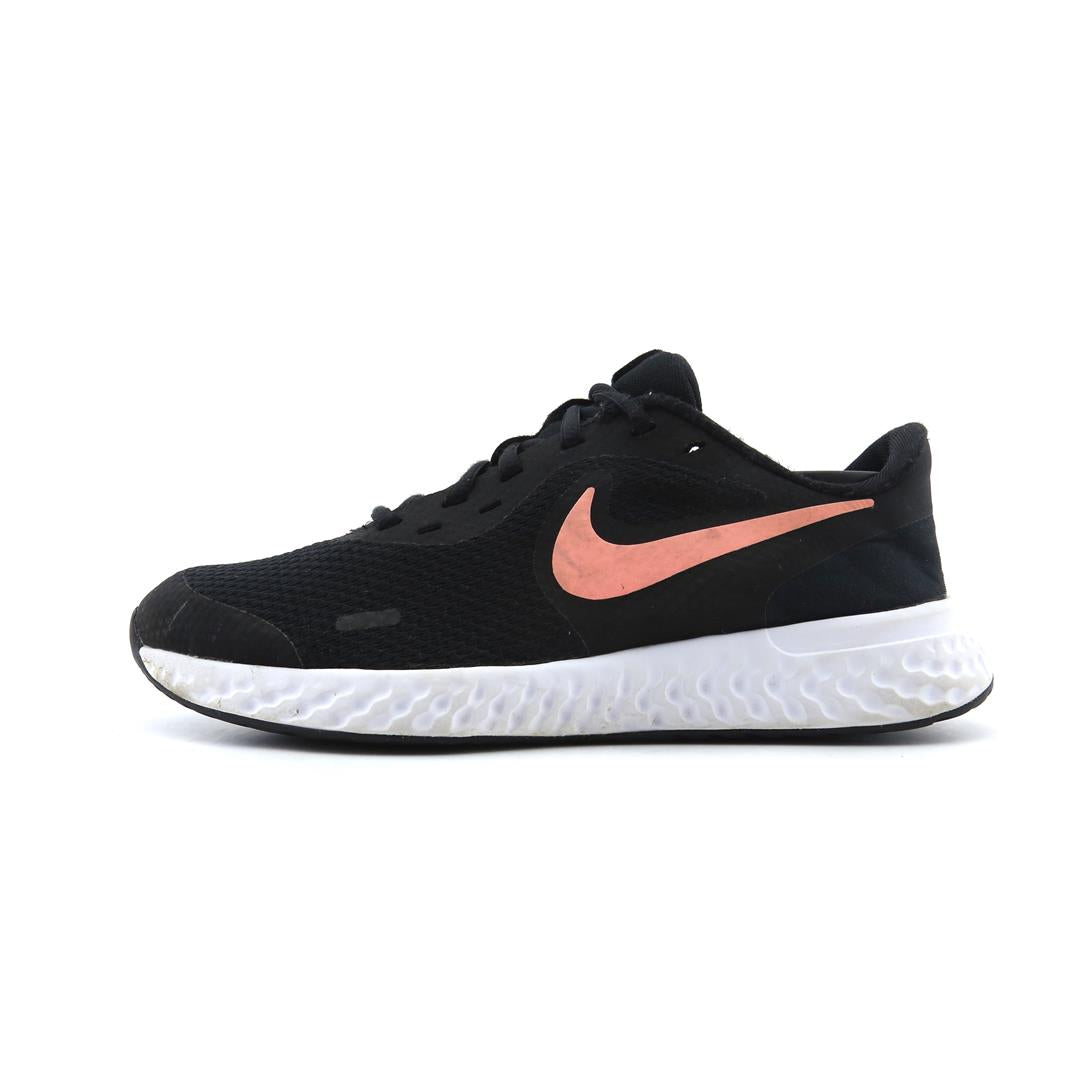 NIKE REVOLUTION 5