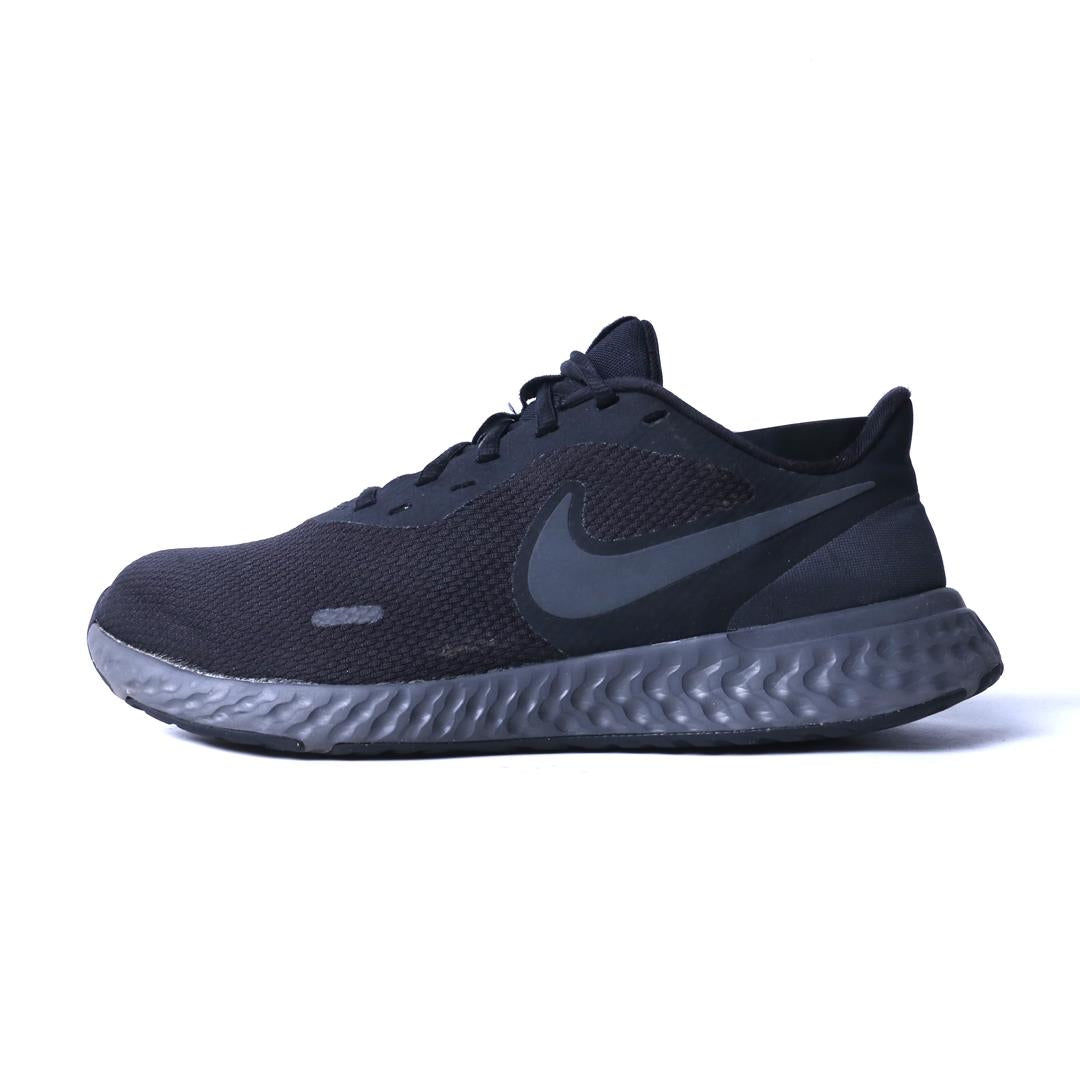 NIKE REVOLUTION 5