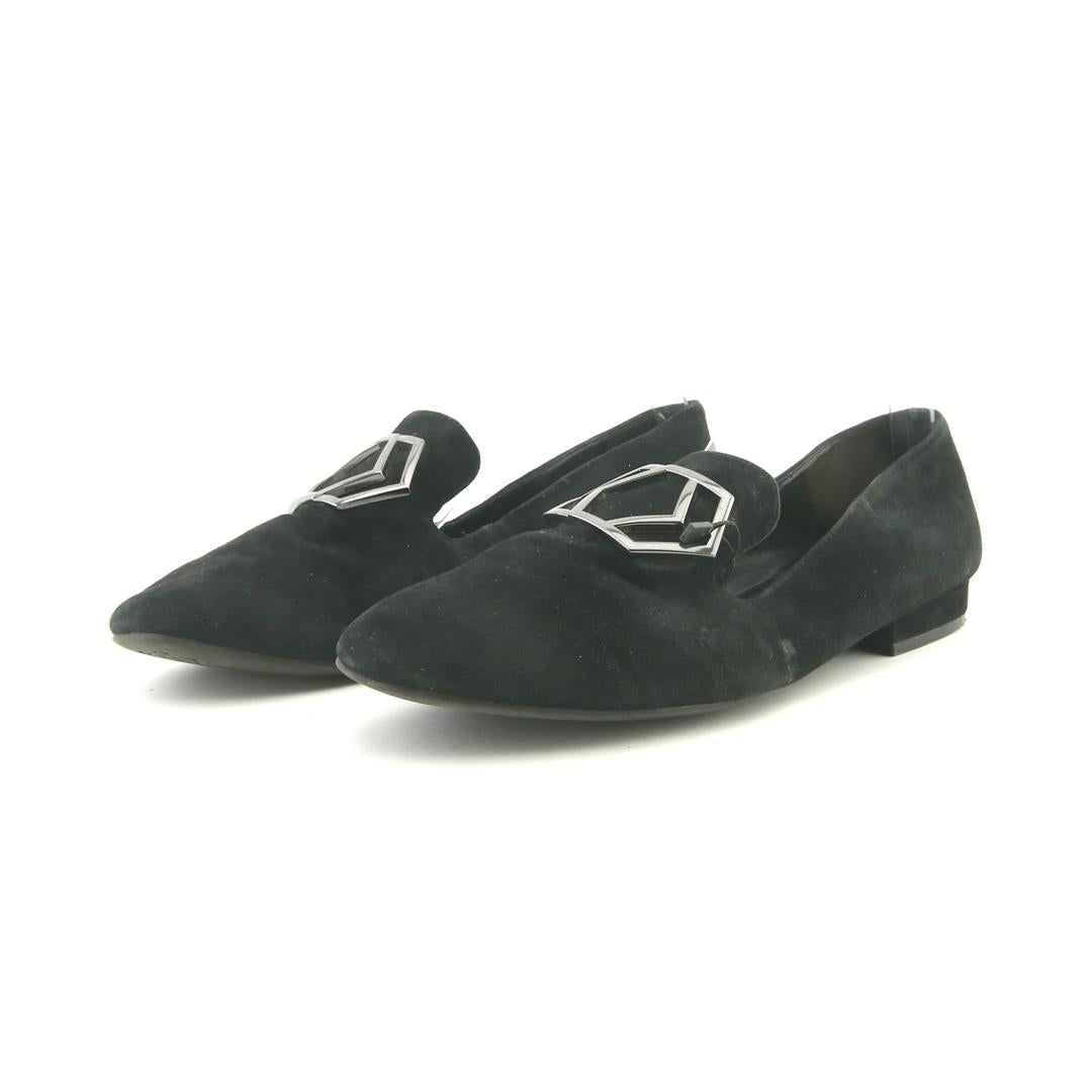 NINE WEST .