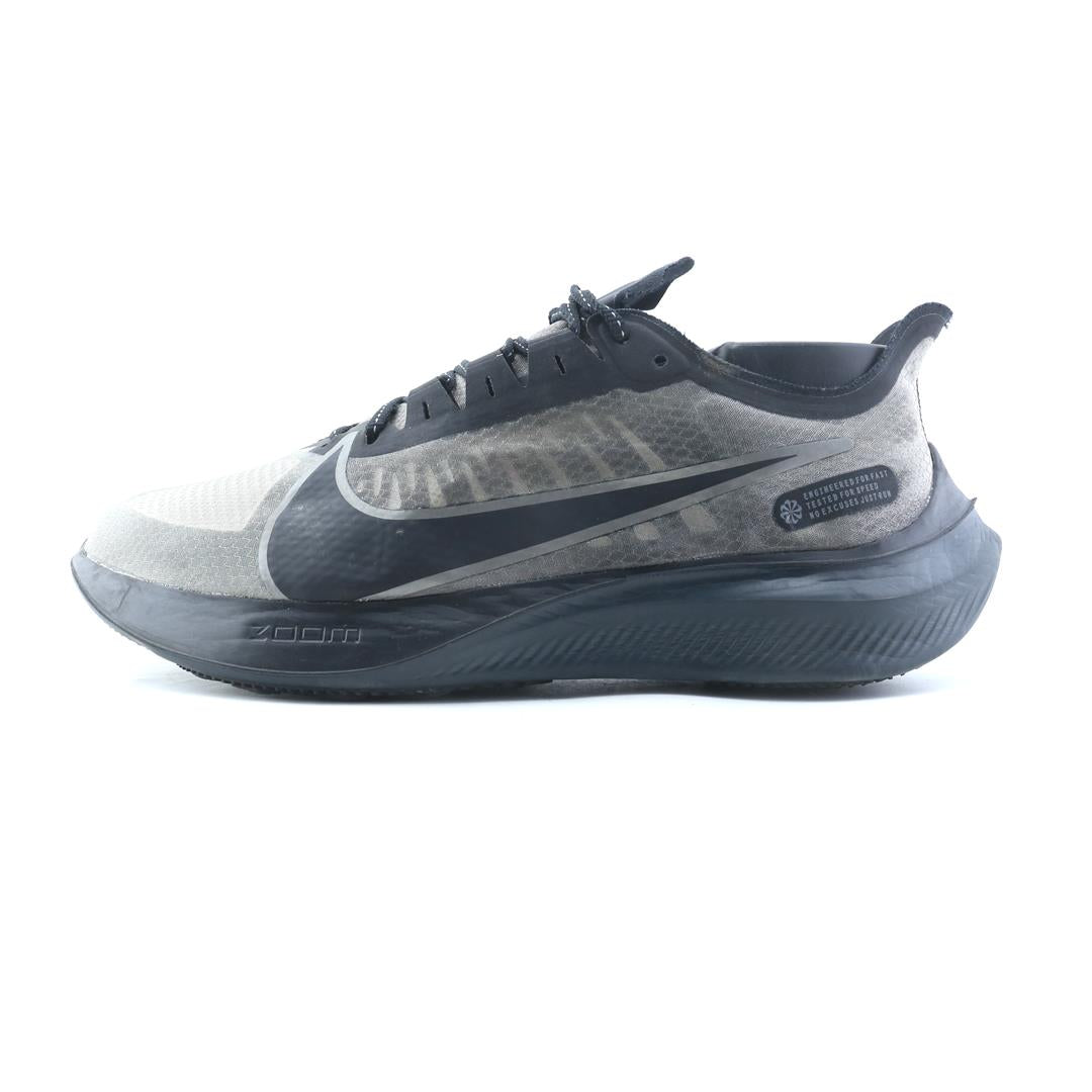 NIKE ZOOM GRAVITY
